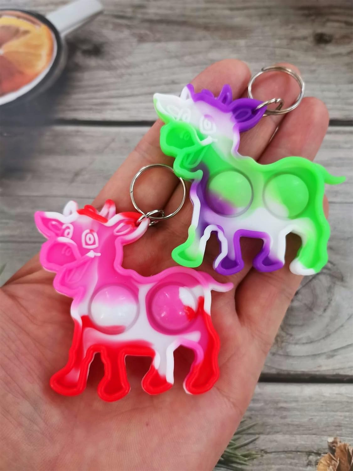 100 Packs Bulk cow Mini pop Fidget Backpack Keychain, boy and Little Girl,Kids birthday Party Favors,summer Students Bubble Prize gifts